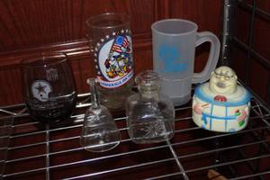 lot 266 image: Vintage Cowboys Championship Glass, and Other Vintage Items