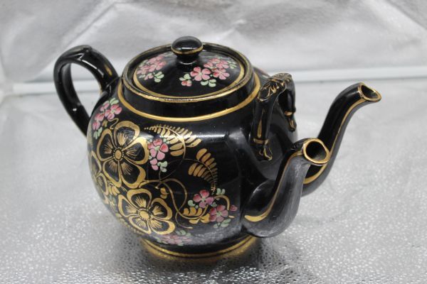 lot 3 image: Double spout Asian teapot