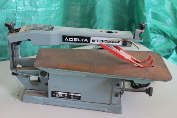 lot 2 image: Delta 15 Scroel Saw