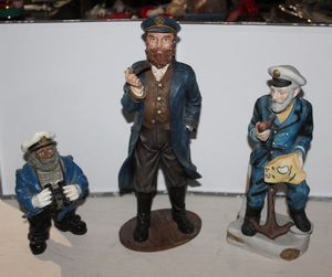 lot 70 image: Home Dcor Nautical Figures