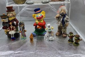 lot 75 image: Home Dcor Figures