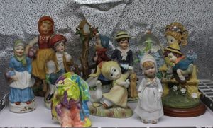 lot 84 image: Assortment of Home Dcor Figurines