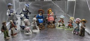 lot 86 image: Assortment of Home Dcor Figurines