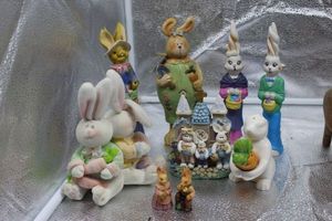 lot 89 image: Home Dcor Bunnies