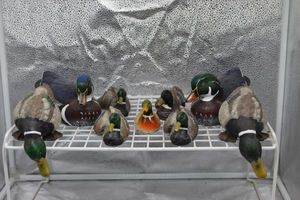 lot 58 image: Decoy and Decorative Ducks