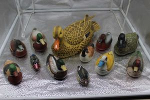 lot 56 image: Decoy and Decorative Ducks
