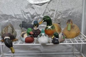 lot 91 image: Decoy and Decorative Ducks