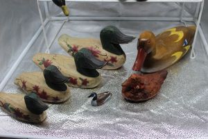lot 92 image: Decoy and Decorative Ducks