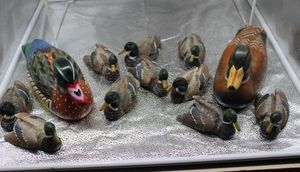 lot 94 image: Decoy and Decorative Ducks