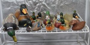 lot 95 image: Decoy and Decorative Ducks
