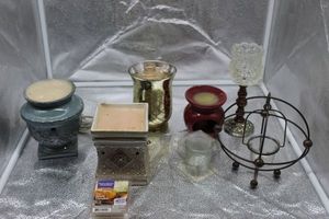 lot 50 image: Home Dcor Wax warmers and candle holders