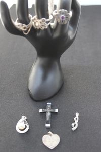 lot 15 image: Sterling Silver Jewelery, More Information below
