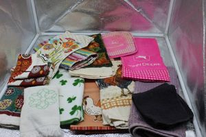 lot 140 image: Variety of Towel and Hot Pads