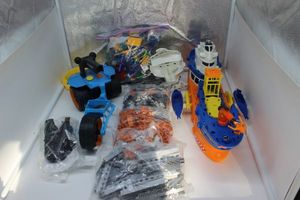 lot 151 image: Childrens building toys