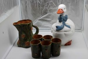 lot 109 image: Vintage Goose cookie jar and vintage pitcher and five cups Garland Ceramics