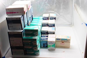lot 185 image: Alcohol prep pads and lancets