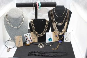 lot 191 image: Fashion Jewelry