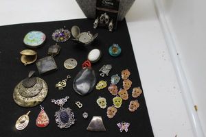 lot 194 image: Fashion Jewelry