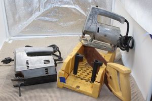 lot 107 image: Two Vintage Jigsaws and more