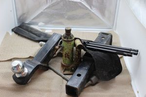 lot 203 image: Trailer Hitch and Receiver, and bottle Jack