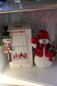 lot 223 image: Winter Snowman Dcor including boxed Christmas Centerpiece