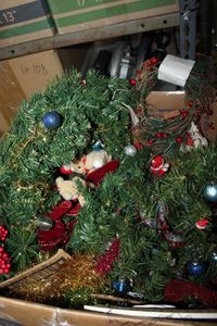 lot 226 image: Christmas wreaths and dcor