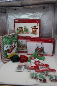 lot 233 image: Christmas Dcor