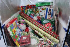 lot 235 image: Christmas Dcor