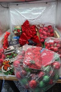 lot 237 image: Christmas dcor