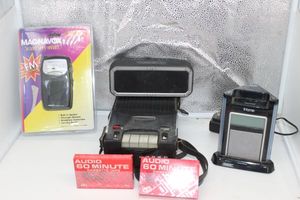 lot 41 image: Vintage Tape playerrecorder with unused tapes, I home docking speaker, alarm clock and Magnavox radio