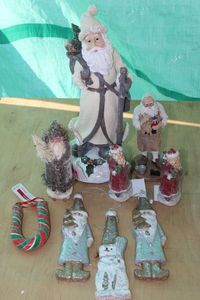 lot 245 image: Christmas Dcor