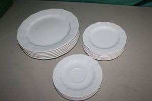lot 312 image: Heritance Bone White Ironstone China, Ovenproof made in the USA Settings for 5 and a few extra plates