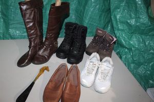 lot 314 image: Womens shoes and boots most size 6 or 7 and shoe horn