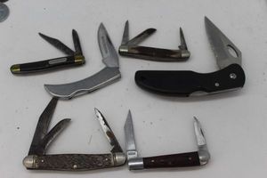 lot 340 image: Six pocket knives