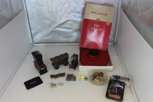 lot 350 image: Vintage Man Items