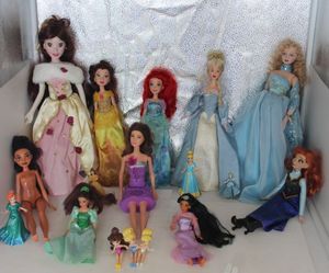 lot 370 image: Barbies
