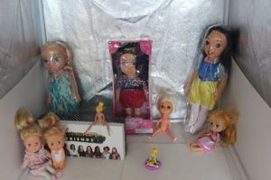 lot 373 image: Snow White doll and more