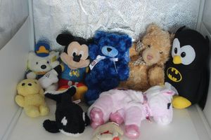 lot 375 image: Stuffed Animals