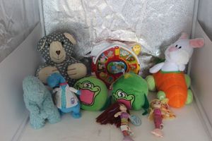 lot 377 image: Stuffed Animals