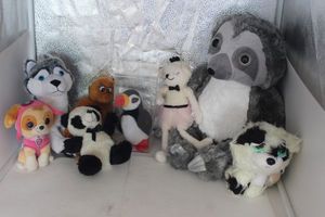 lot 378 image: Stuffed Animals