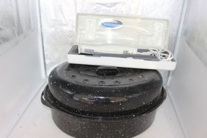 lot 381 image: Large roasting pan and electric carving knife