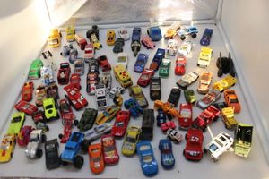 lot 385 image: Lots of toy cars