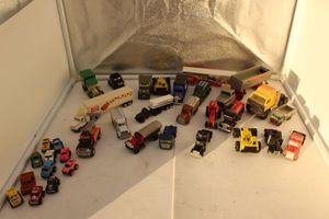 lot 386 image: More cars