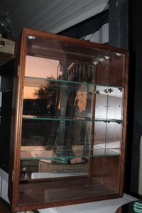 lot 398 image: Display canbinet with 3 glass shelves
