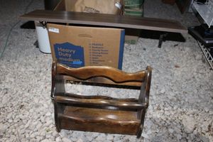 lot 399 image: Magazine rack