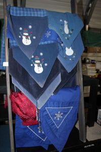 lot 401 image: Table Linen Dcor