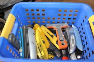 lot 412 image: Utility Knives and scrapers