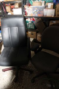 lot 417 image: Two office chairs