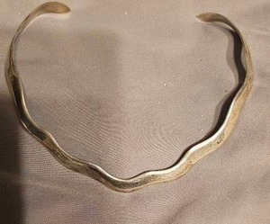 lot 423 image: Jewelry sterling silver choker, stamped 925 37g