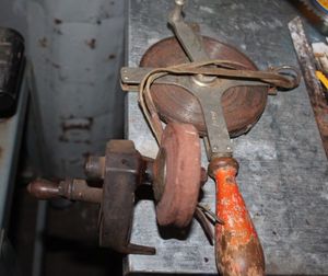 lot 47 image: Vintage Hand crank grinder and Lufkin Tape measure